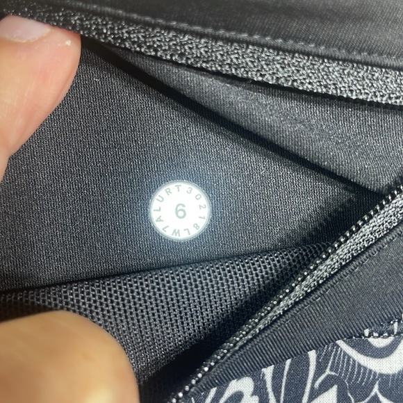 Lululemon 2.5" Speed Up Short
Infinity Speed Up Short , Size 6 - Picture 13 of 16